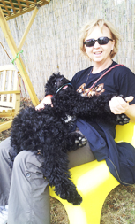 Dorothea und ihr kleiner Schmuser Trixie